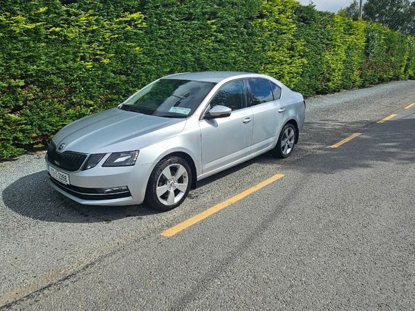 Skoda Octavia Saloon, Diesel, 2017, Grey