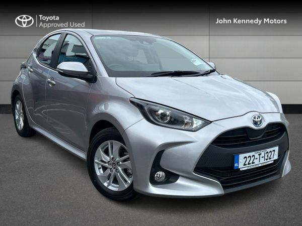 Toyota Yaris Hatchback, Petrol Hybrid, 2022, Silver