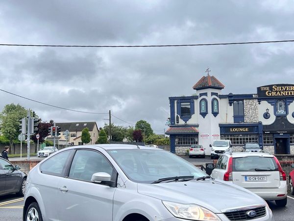 Ford Focus Hatchback, Petrol, 2010, Silver