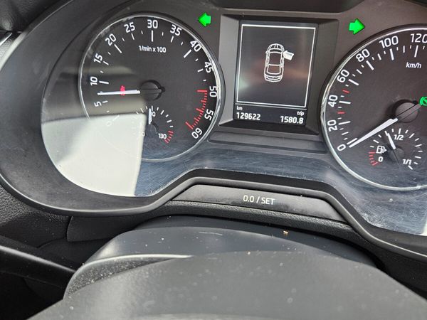 Skoda Octavia Saloon, Diesel, 2014, Grey