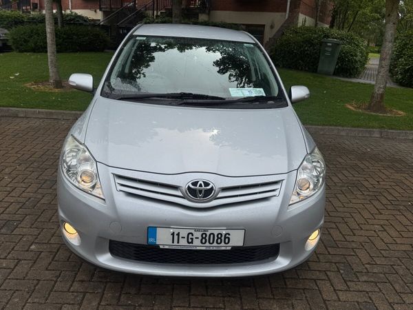 Toyota Auris Hatchback, Petrol, 2011, Silver