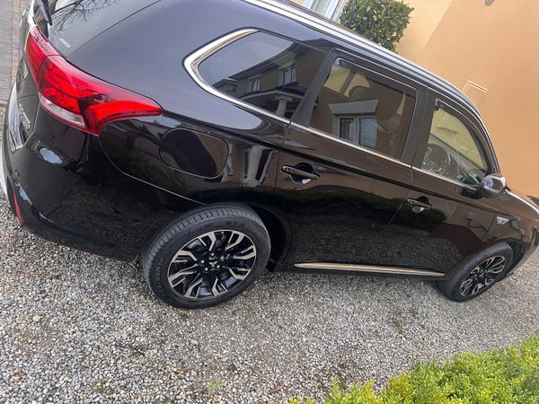 Mitsubishi Outlander SUV, Petrol Plug-in Hybrid, 2016, Black