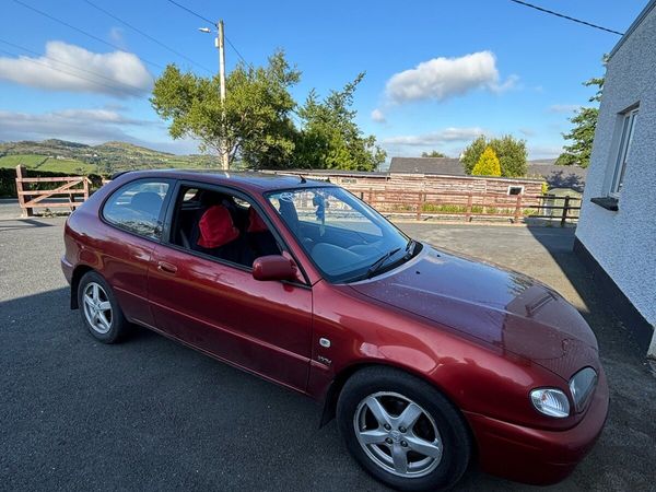 Toyota Corolla Hatchback, Petrol, 2001, Red