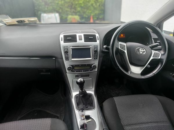 Toyota Avensis Saloon, Diesel, 2012, White