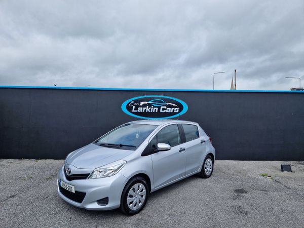 Toyota Yaris Hatchback, Petrol, 2014, Silver