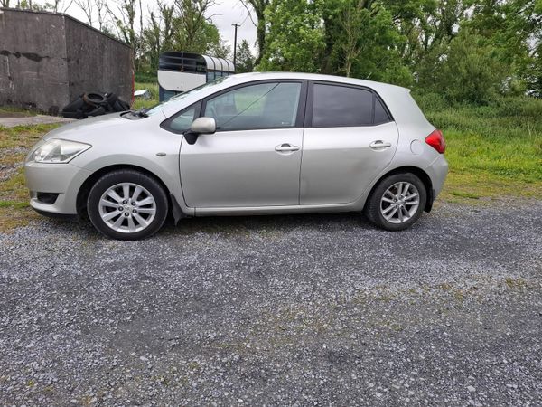 Toyota Auris Hatchback, Petrol, 2009, Silver