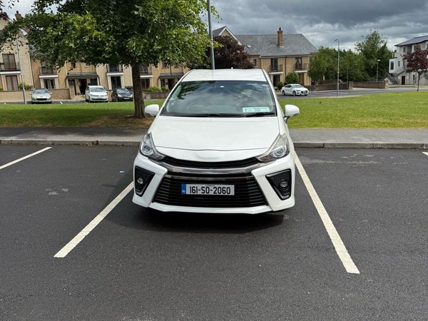 Toyota Prius MPV, Petrol Hybrid, 2016, White