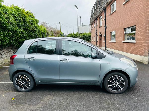 Toyota Yaris Hatchback, Petrol, 2007, Silver