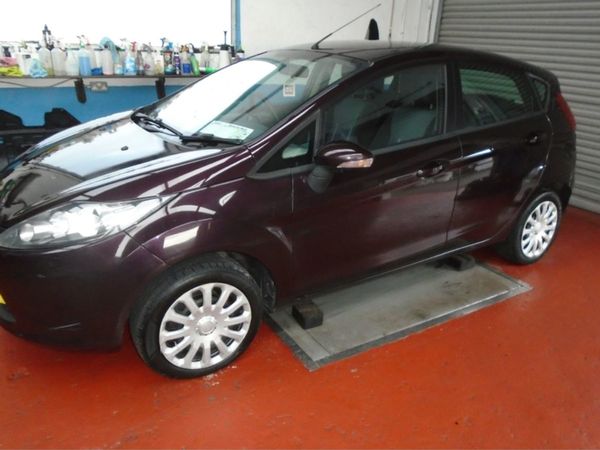 Ford Fiesta Hatchback, Diesel, 2010, Red