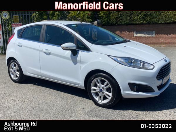 Ford Fiesta Hatchback, Petrol, 2015, White