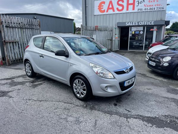 Hyundai i20 Hatchback, Petrol, 2011, Silver