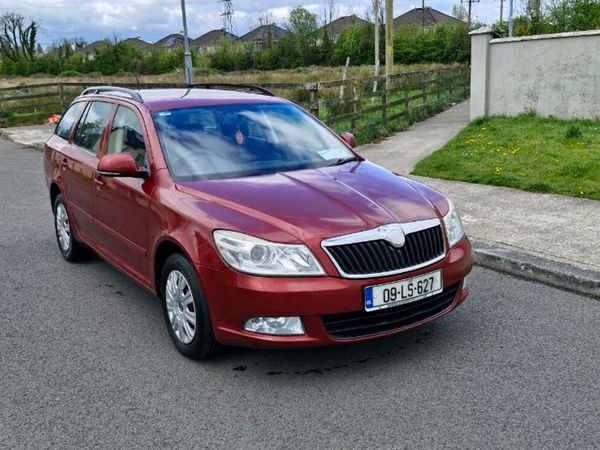 Skoda Octavia Estate, Diesel, 2009, Red