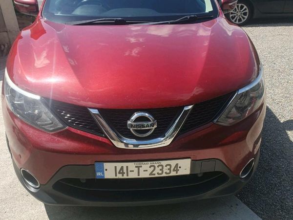 Nissan Qashqai Hatchback, Diesel, 2014, Red