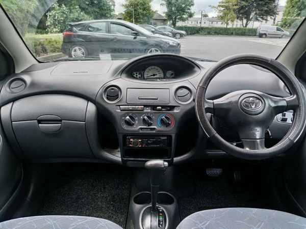 Toyota Yaris Hatchback, Petrol, 2003, Silver