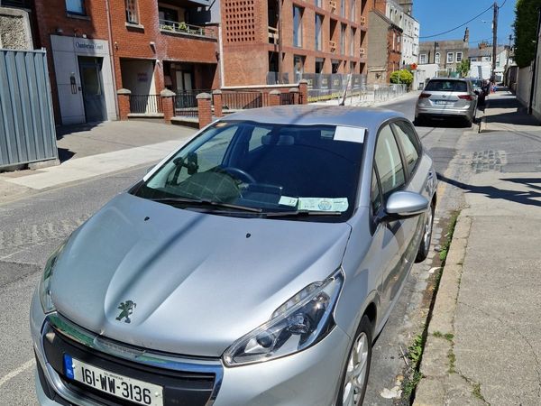Peugeot 208 Hatchback, Petrol, 2016, Silver