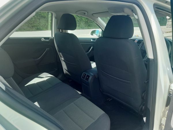 Volkswagen Jetta Saloon, Diesel, 2010, Silver