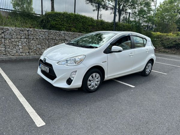 Toyota Aqua Hatchback, Petrol Hybrid, 2016, White