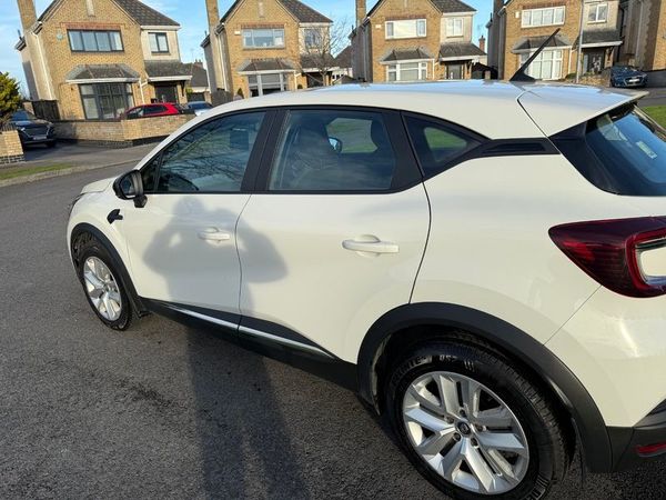 Renault Captur Hatchback, Diesel, 2021, White