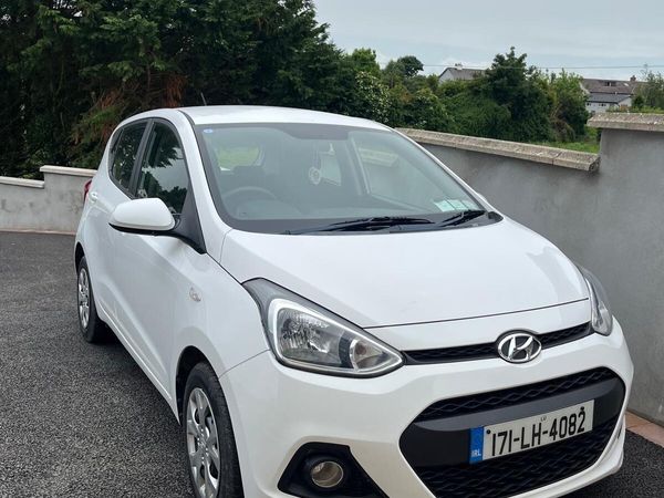 Hyundai i10 Hatchback, Petrol, 2017, White