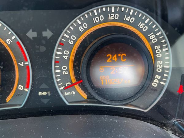 Toyota Corolla Saloon, Petrol, 2012, Silver