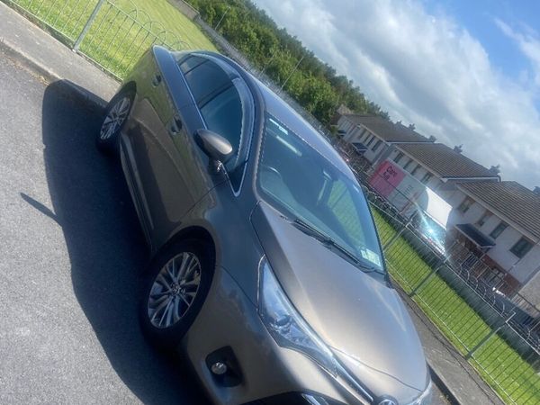 Toyota Avensis Saloon, Diesel, 2017, Grey