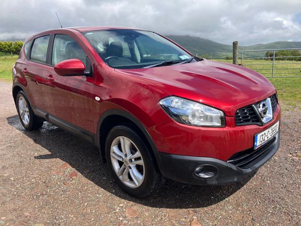 Nissan Qashqai Hatchback, Diesel, 2013, Red