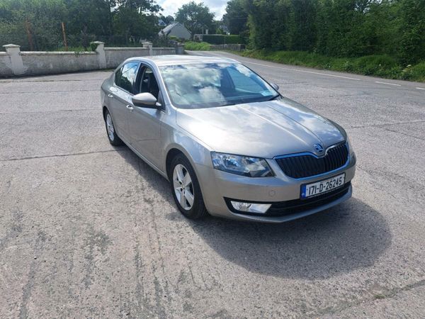 Skoda Octavia Saloon, Diesel, 2017, Beige