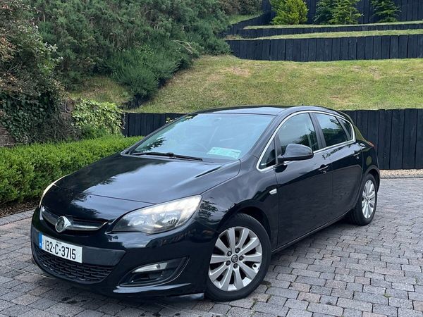 Vauxhall Astra Hatchback, Diesel, 2013, Black
