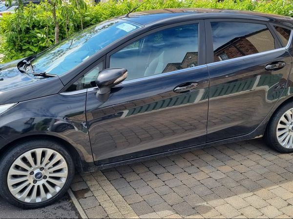 Ford Fiesta Hatchback, Diesel, 2010, Black