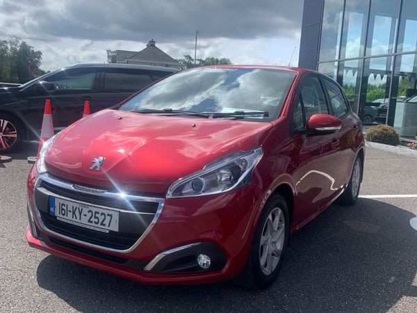 Peugeot 208 Hatchback, Petrol, 2016, Red