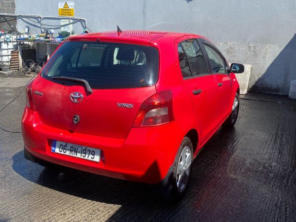 Toyota Yaris Hatchback, Petrol, 2006, Red