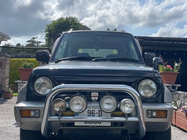 Mitsubishi Pajero SUV, Petrol, 1996, Black