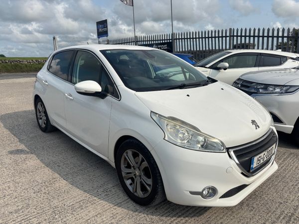 Peugeot 208 Hatchback, Petrol, 2015, White