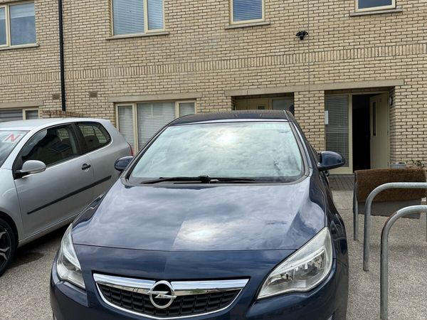 Opel Astra Hatchback, Petrol, 2010, Blue