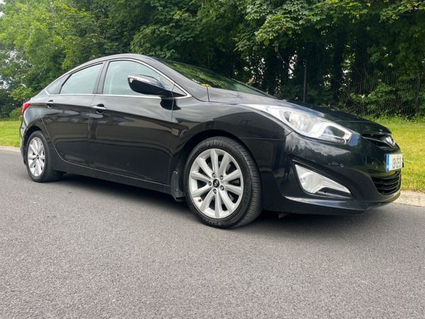Toyota Avensis Saloon, Petrol, 2011, Black