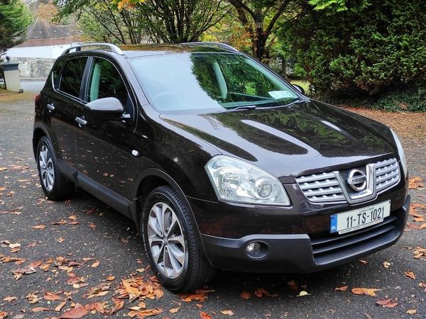 Nissan Qashqai Hatchback, Diesel, 2011, Purple