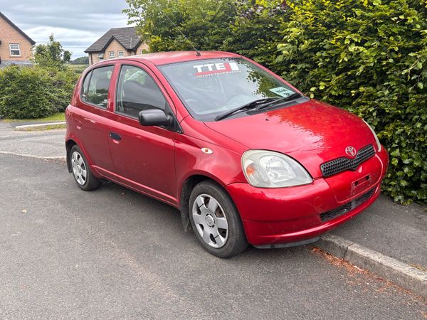 Toyota Yaris Hatchback, Petrol, 2002, Red
