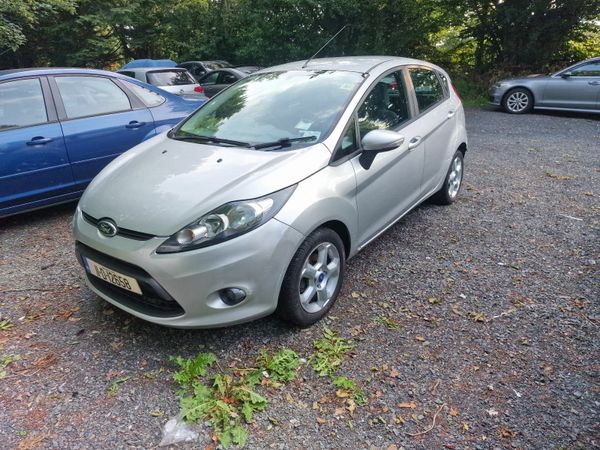 Ford Fiesta Hatchback, Petrol, 2011, Silver