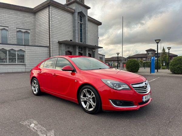 Opel Insignia Hatchback, Diesel, 2014, Red