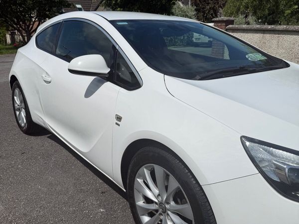 Vauxhall Astra Coupe, Diesel, 2016, White