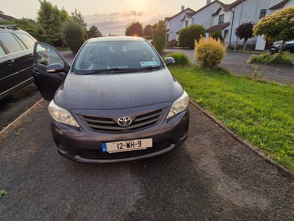Toyota Corolla Saloon, Diesel, 2012, Grey