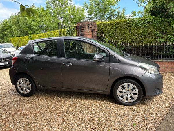 Toyota Yaris Hatchback, Petrol, 2014, Grey