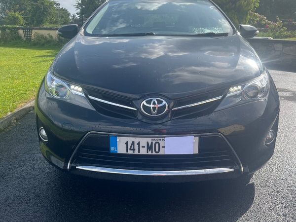 Toyota Auris Hatchback, Diesel, 2014, Black