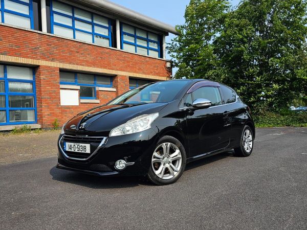 Peugeot 208 Hatchback, Petrol, 2014, Black