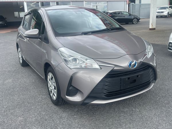Toyota Yaris Hatchback, Petrol Hybrid, 2019, Brown