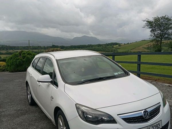 Vauxhall Astra Estate, Diesel, 2012, White