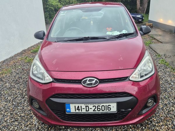 Hyundai i10 Hatchback, Petrol, 2014, Red