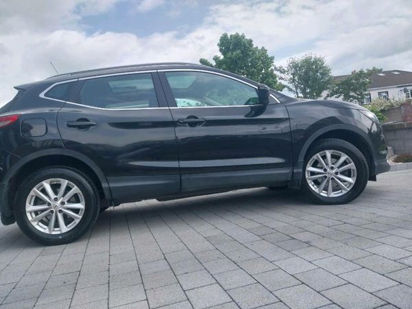 Nissan Qashqai SUV, Diesel, 2017, Black