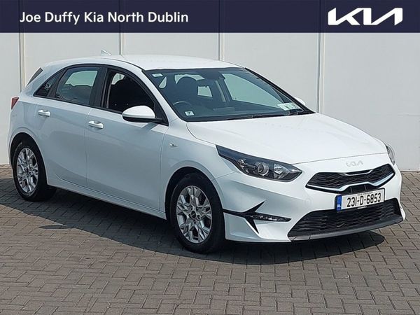 Kia Ceed Hatchback, Diesel Hybrid, 2023, White