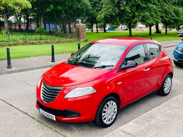 Chrysler Ypsilon Hatchback, Petrol, 2012, Red